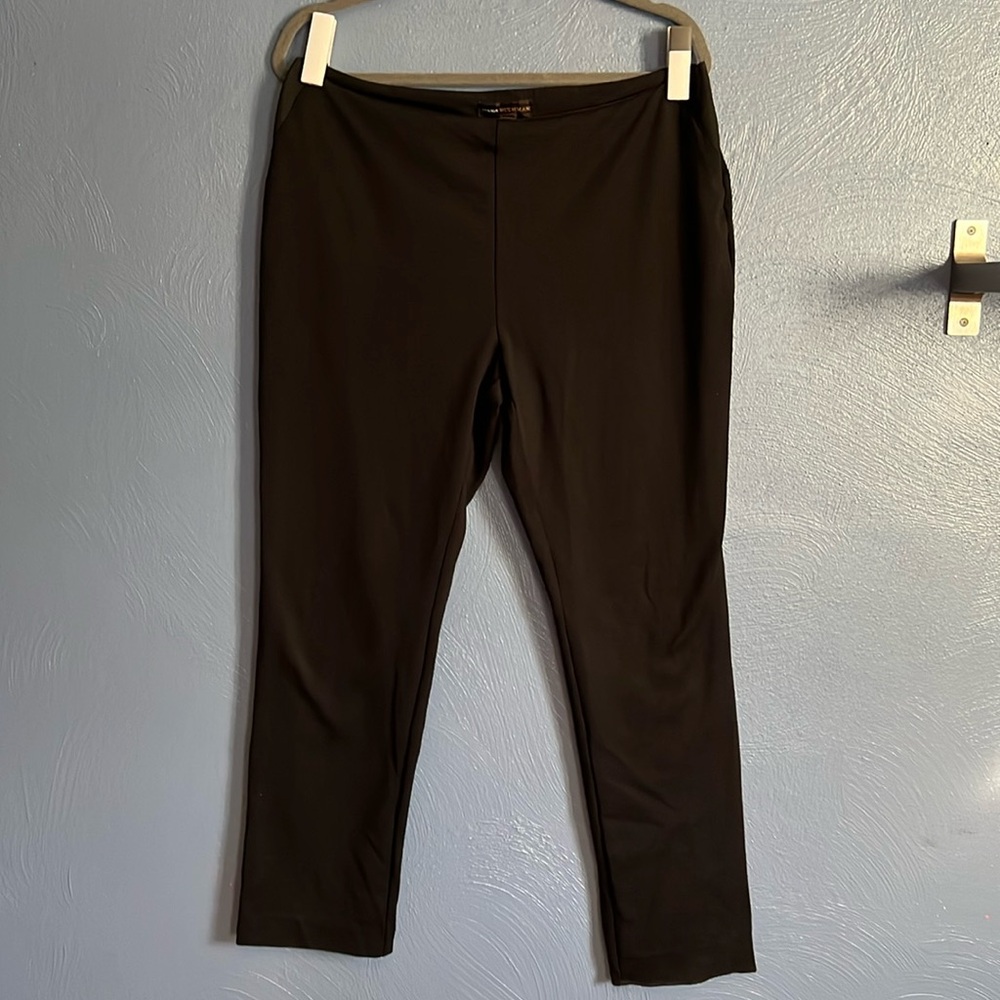 Dana Buchman Large Short stretchy black pants